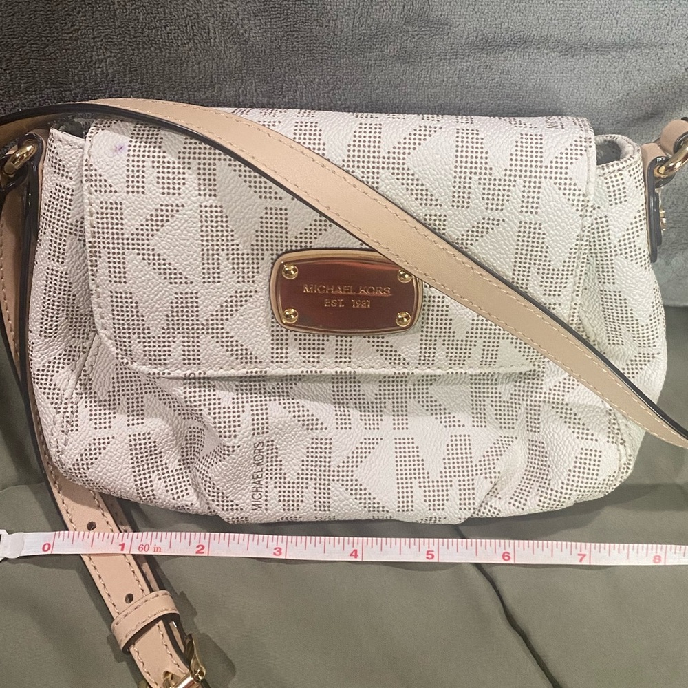 Michael Kors small purse - Picture 10 of 10